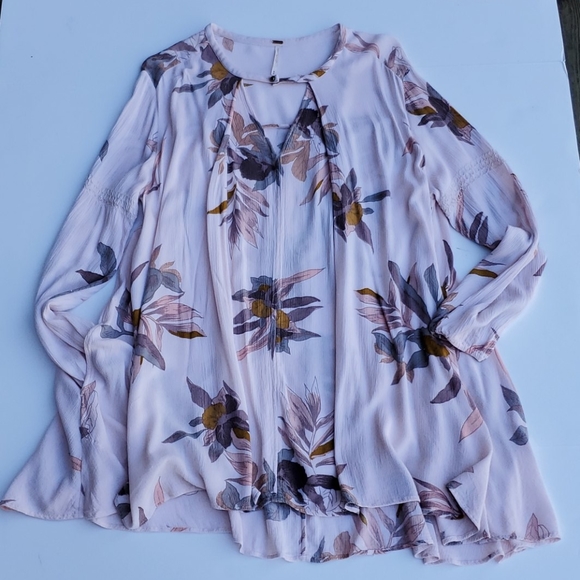 Free People Tops - Free People Tunic Medium pale pink floral print